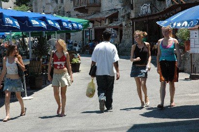 Girne Limanı ve sorunları ile Bir Zamanlar — Bir Zamanlar arşiv fotoğrafı 4